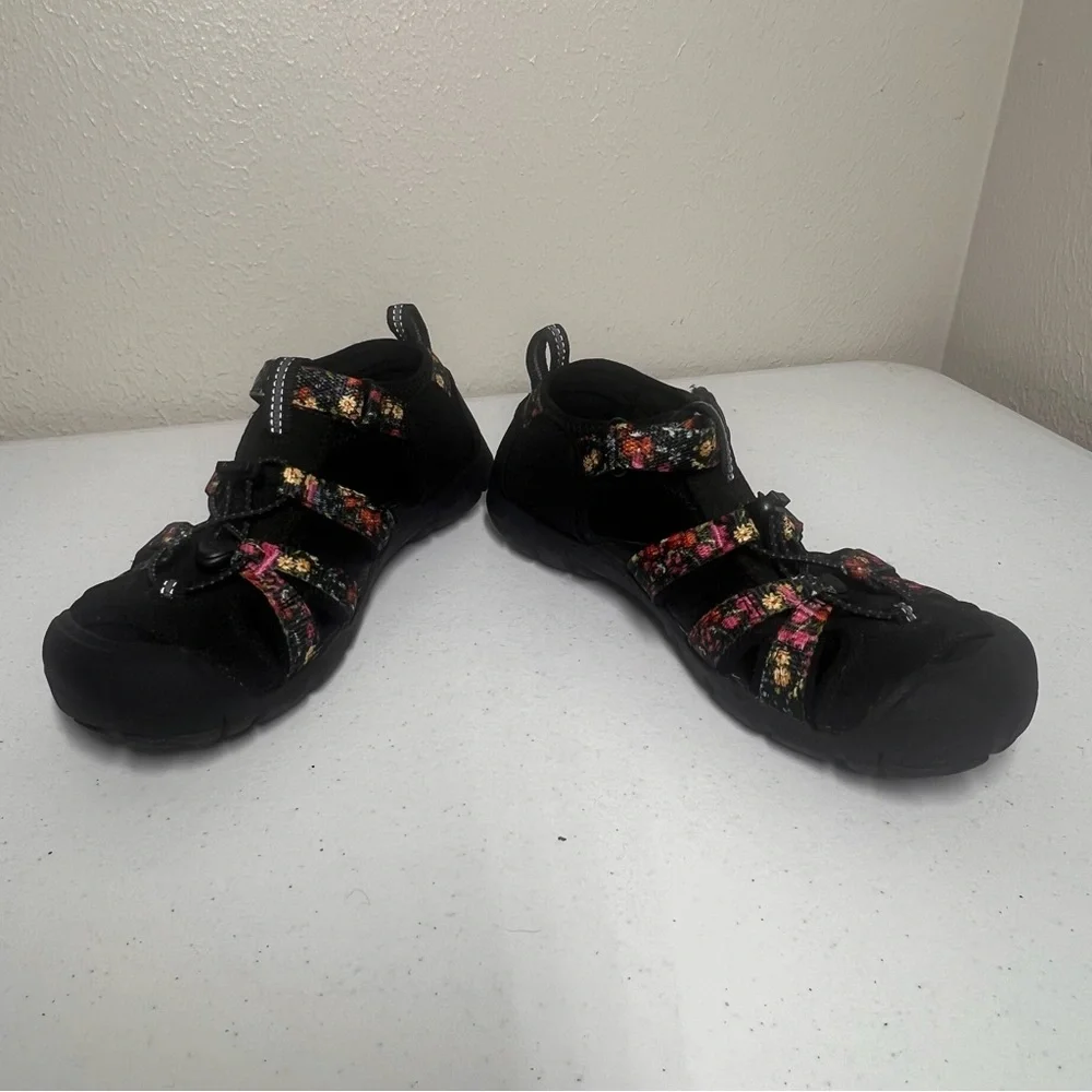 Keen Shoes Kids Seacamp II in Black Floral Youth Size US 4 Water Washable Straps